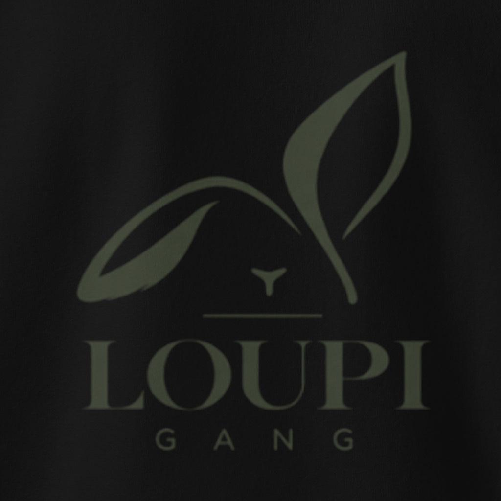 LOUPI GANG Afterhours Crew in Black, close-up of the olive LOUPI GANG rabbit logo printed on the upper back